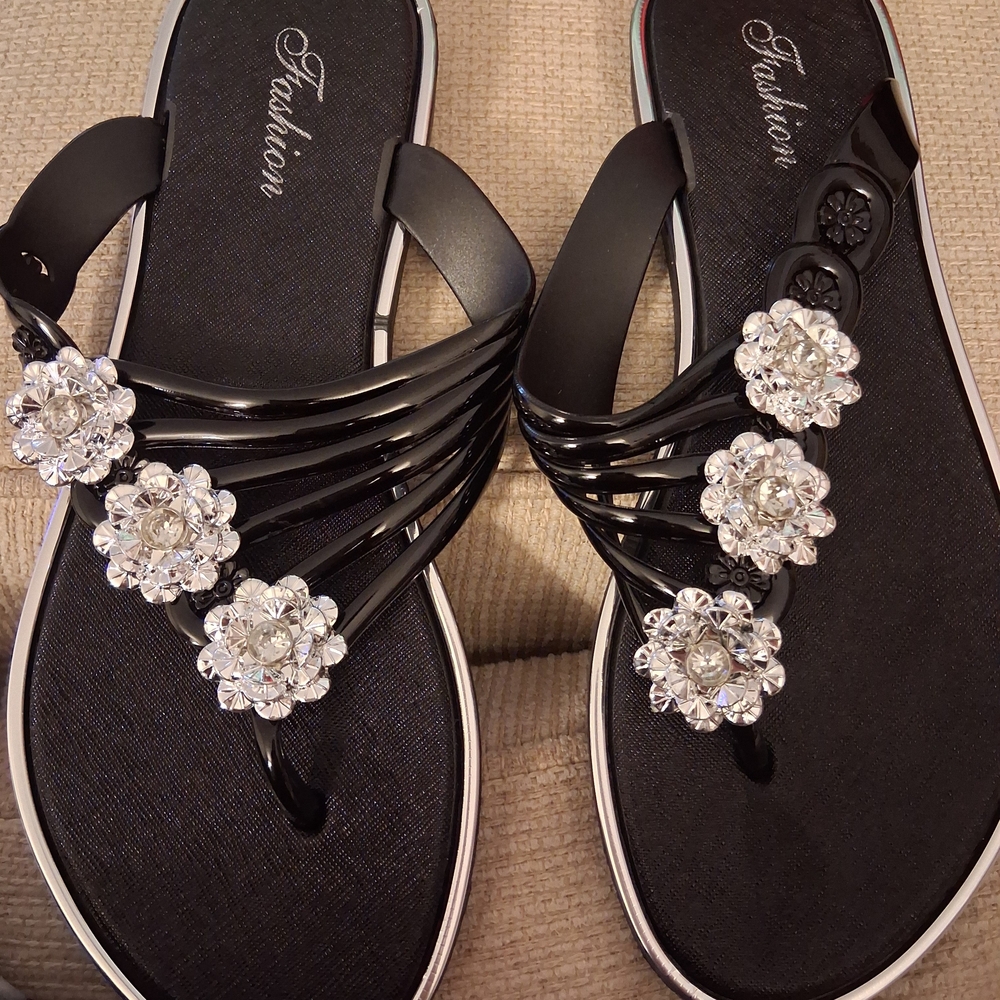 Black Jeweled Floral Thong Sandals THE PRICE IS FIRM Sell As It Is